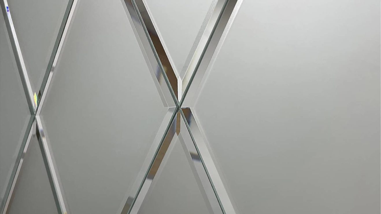 Баннер фацет на зеркале