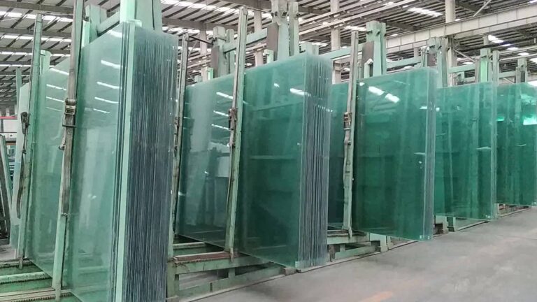 Стекло оптом в Сургуте: широкий ассортимент, выгодные цены